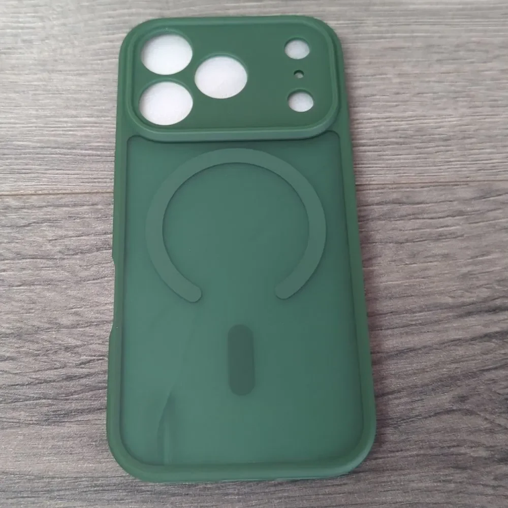 iPhone 17 Pro Green Magnetic Protective Phone Case With Screen Protectors